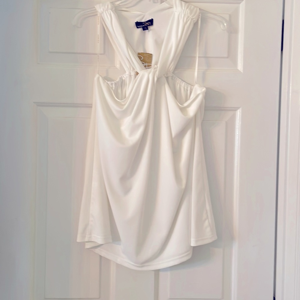 White sleeveless blouse
